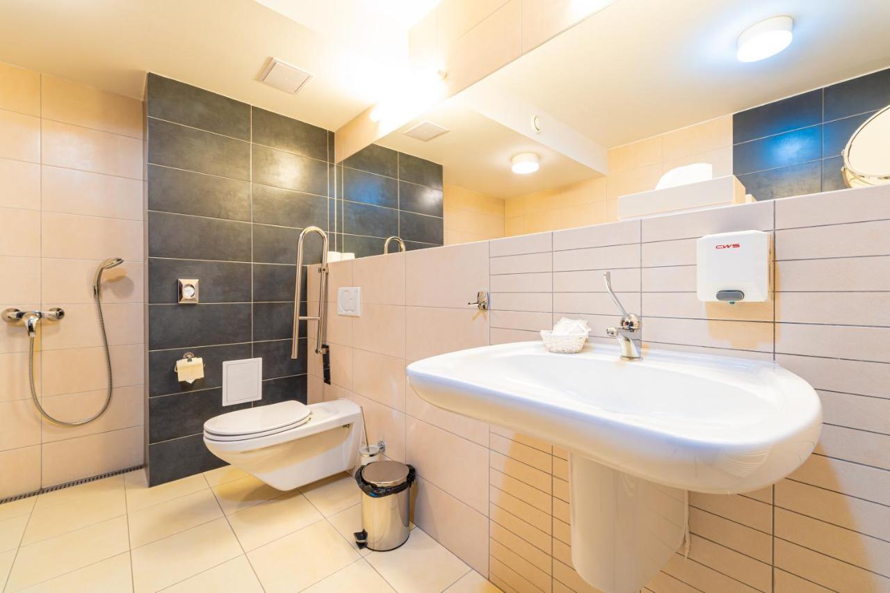 Hotel Ali Baba Humenne Bagian luar foto