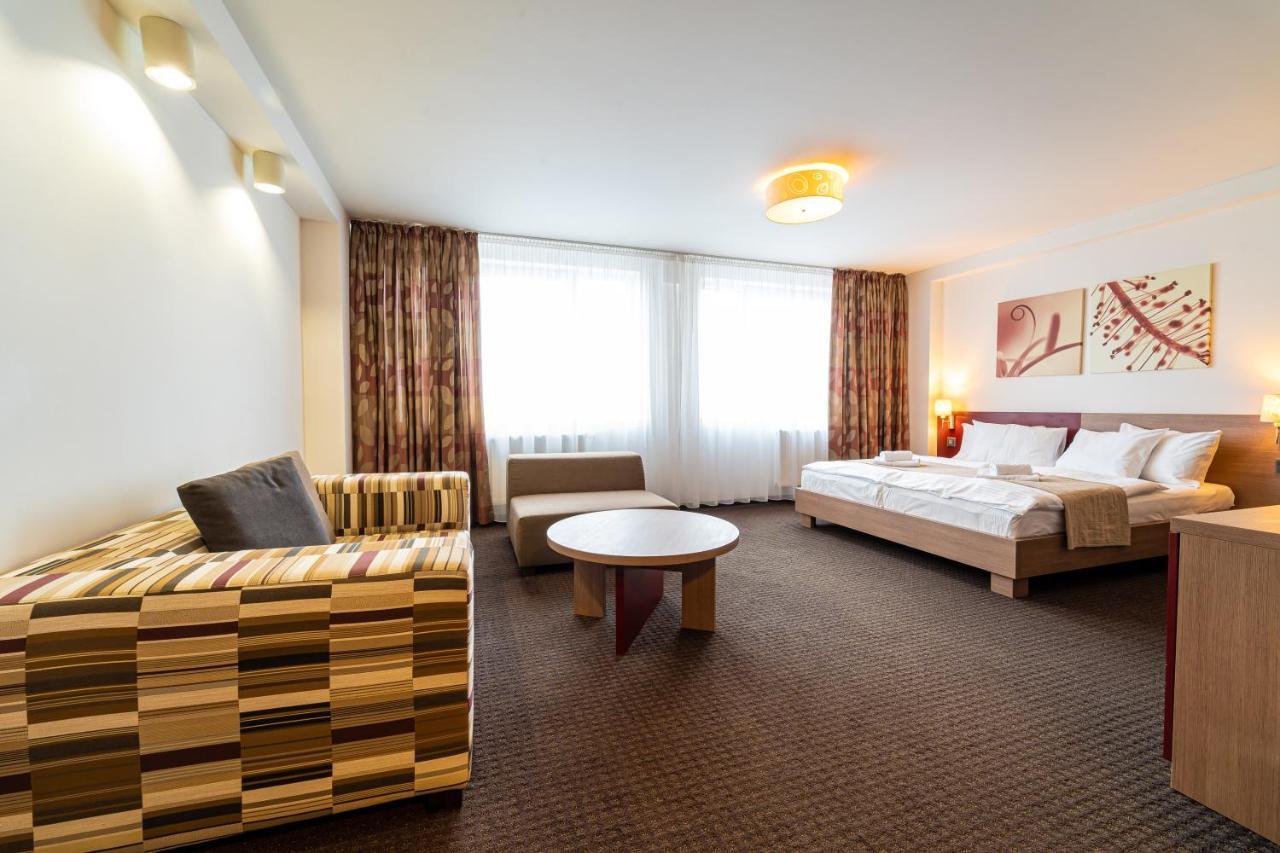 Hotel Ali Baba Humenne Bagian luar foto