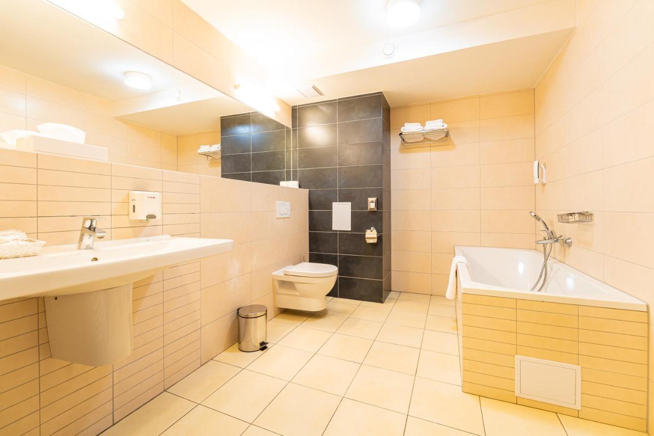Hotel Ali Baba Humenne Bagian luar foto