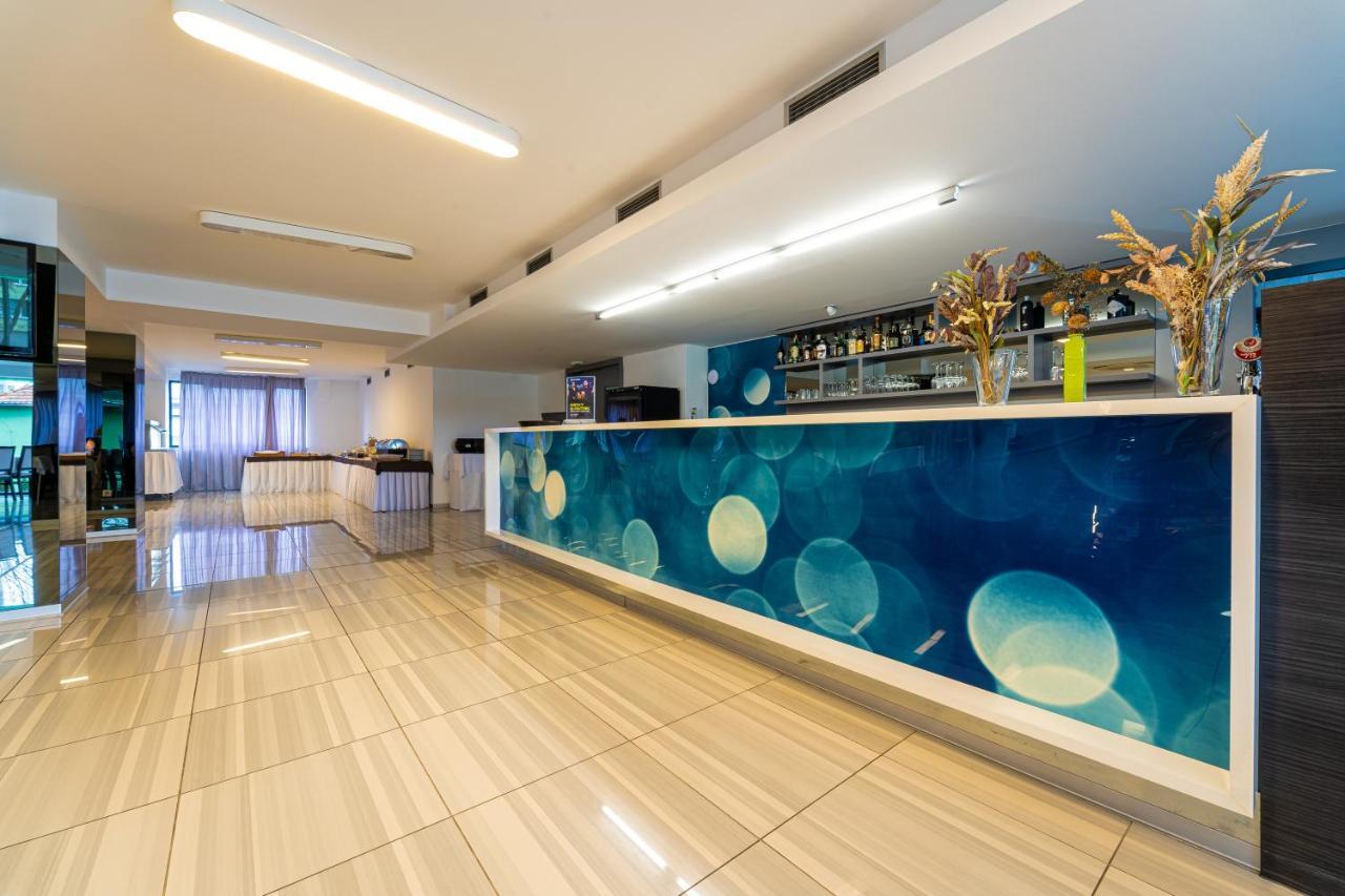 Hotel Ali Baba Humenne Bagian luar foto