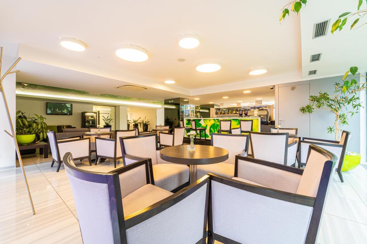 Hotel Ali Baba Humenne Bagian luar foto